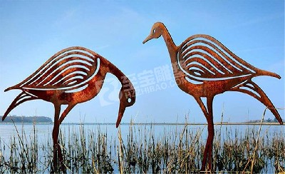 景點(diǎn)河邊鏤空鳥(niǎo)不銹鋼雕塑定制