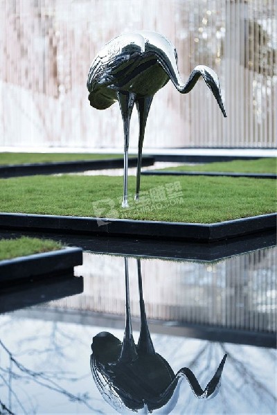 地產(chǎn)水池鏡面鳥(niǎo)不銹鋼雕塑定制