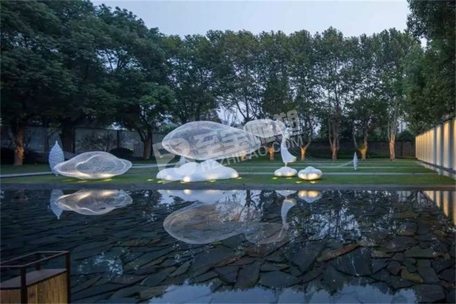 公園景觀小品鏤空云朵不銹鋼雕塑定制