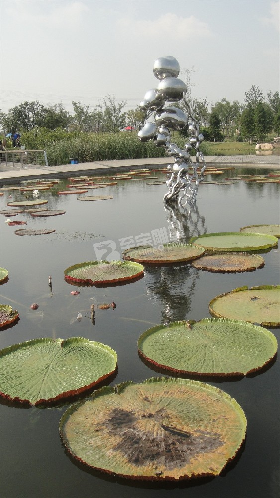 公園鏡面創意石頭不銹鋼雕塑定制